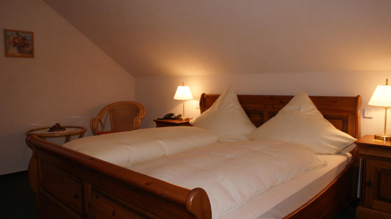 Landhotel Loenskrug Hellental Chambre photo