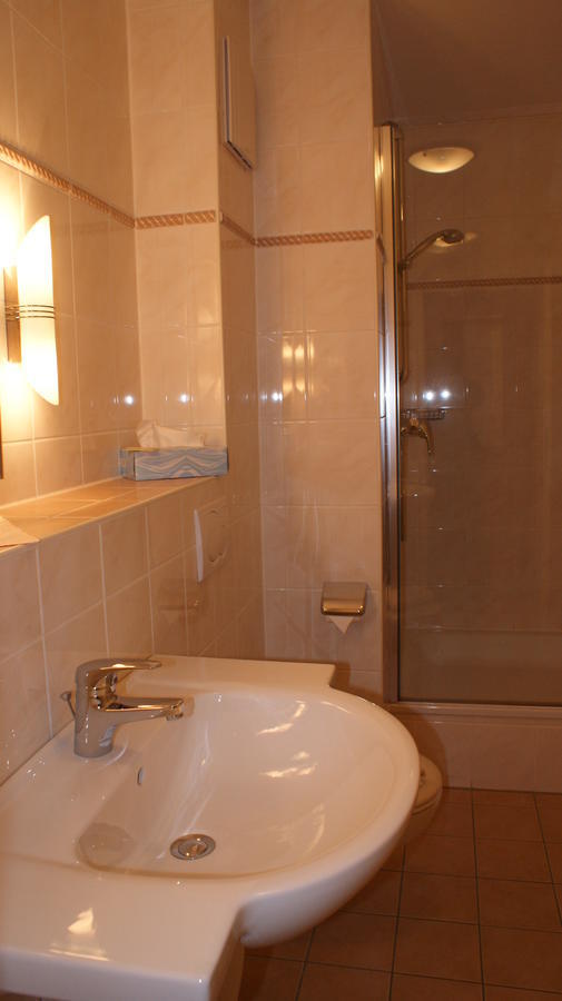 Landhotel Loenskrug Hellental Chambre photo