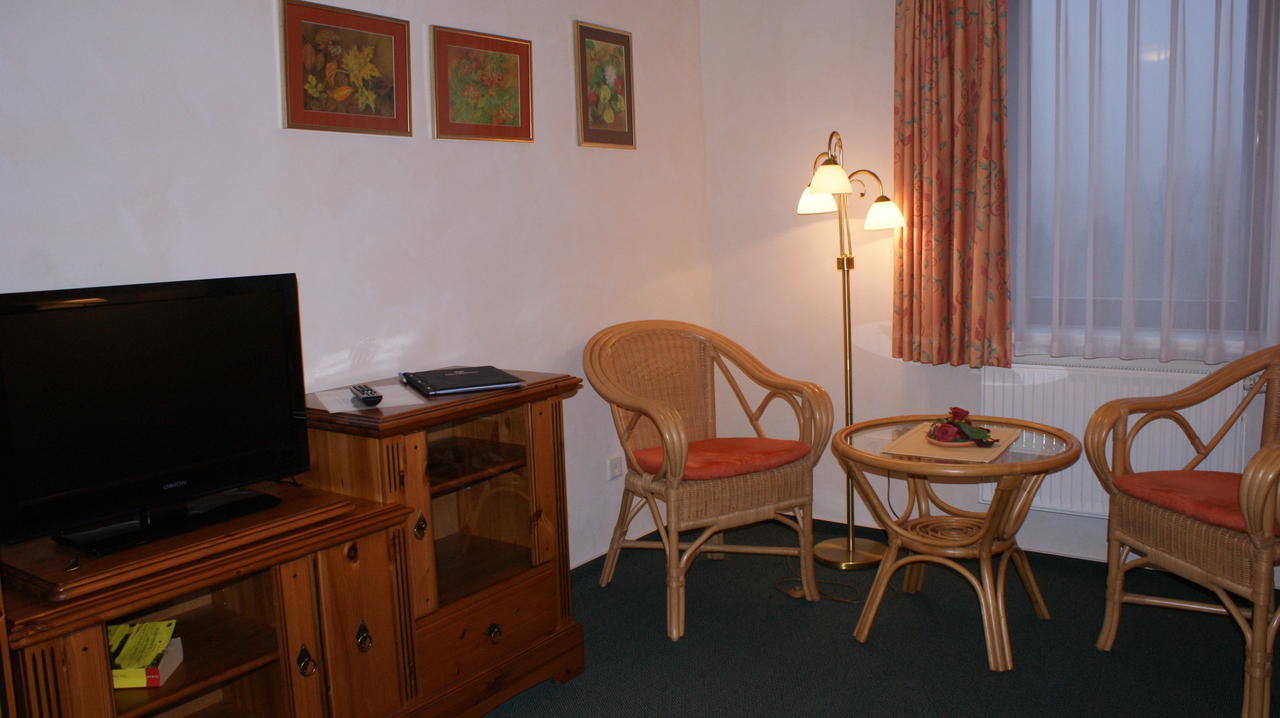 Landhotel Loenskrug Hellental Chambre photo