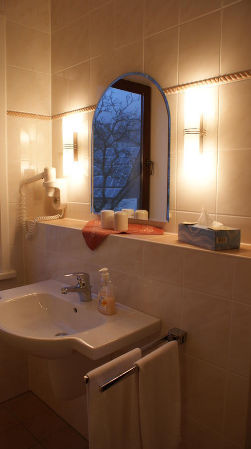 Landhotel Loenskrug Hellental Chambre photo