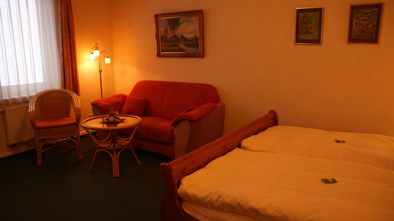 Landhotel Loenskrug Hellental Chambre photo
