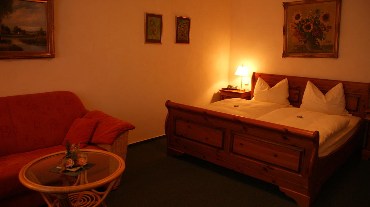 Landhotel Loenskrug Hellental Chambre photo